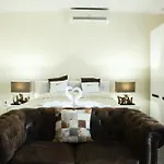 Anesis Konukevi 3*